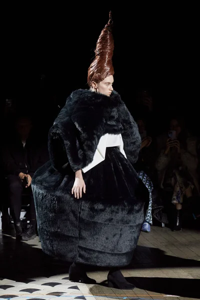 Look 18